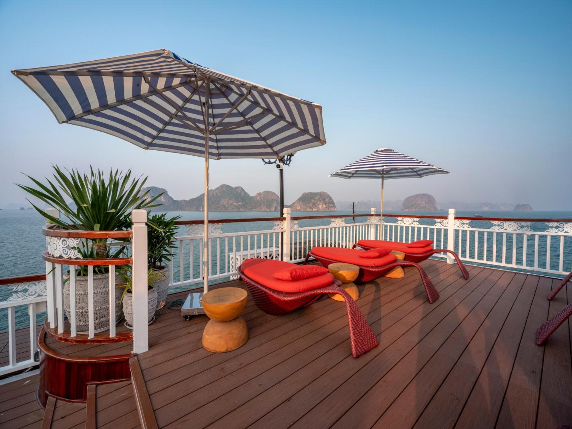 Signature Royal Halong Cruise Ha Long Exteriör bild