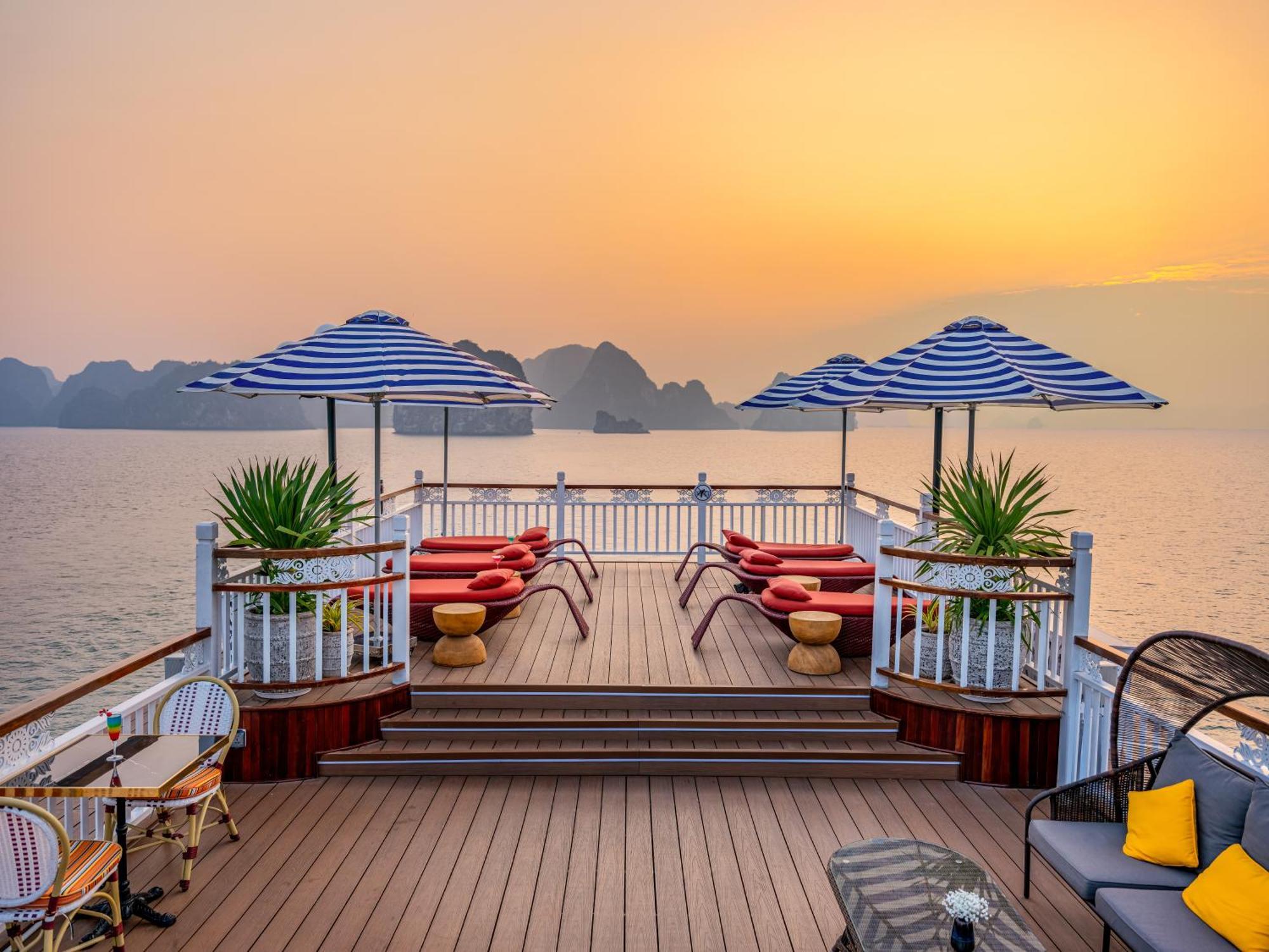 Signature Royal Halong Cruise Ha Long Exteriör bild