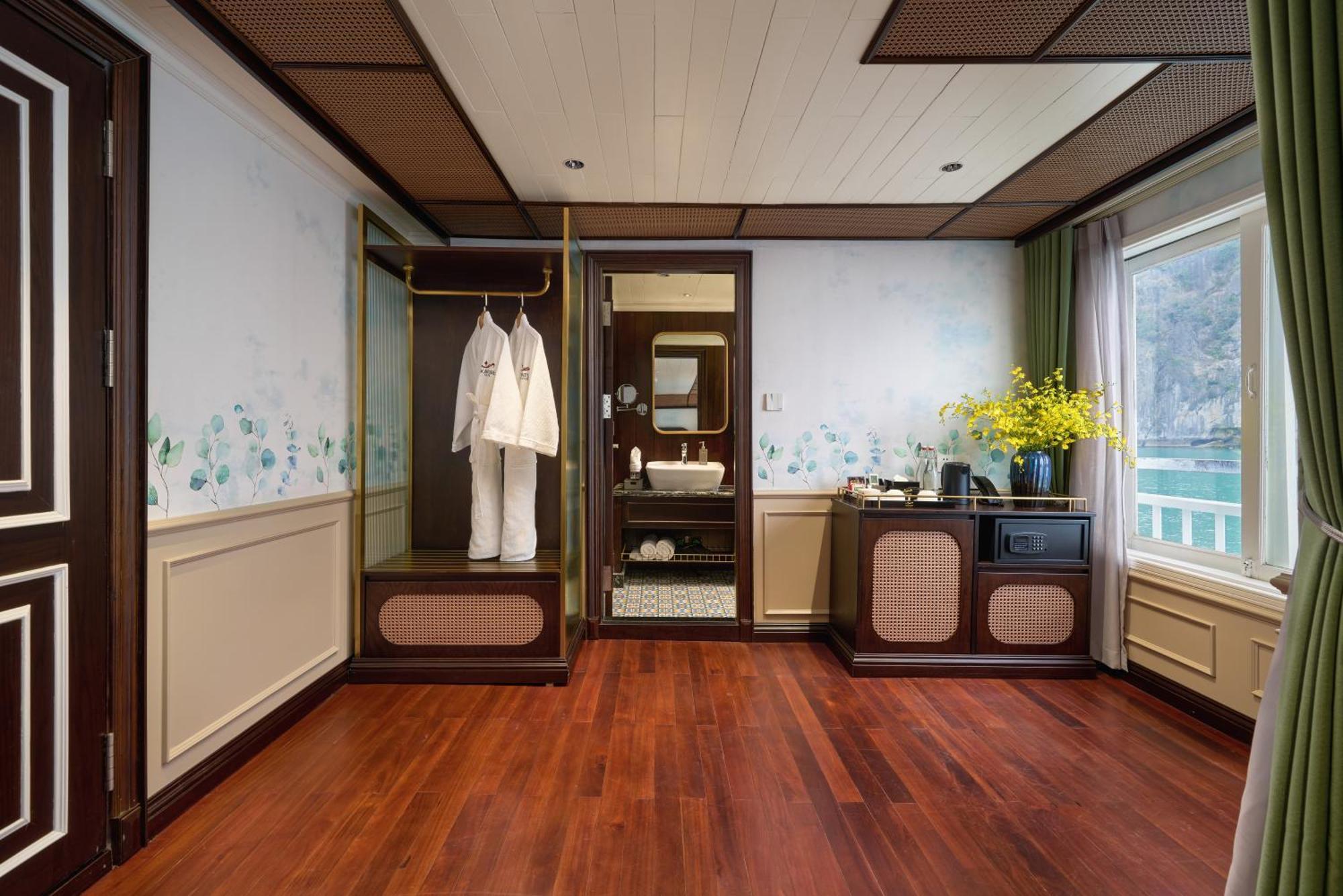 Signature Royal Halong Cruise Ha Long Exteriör bild