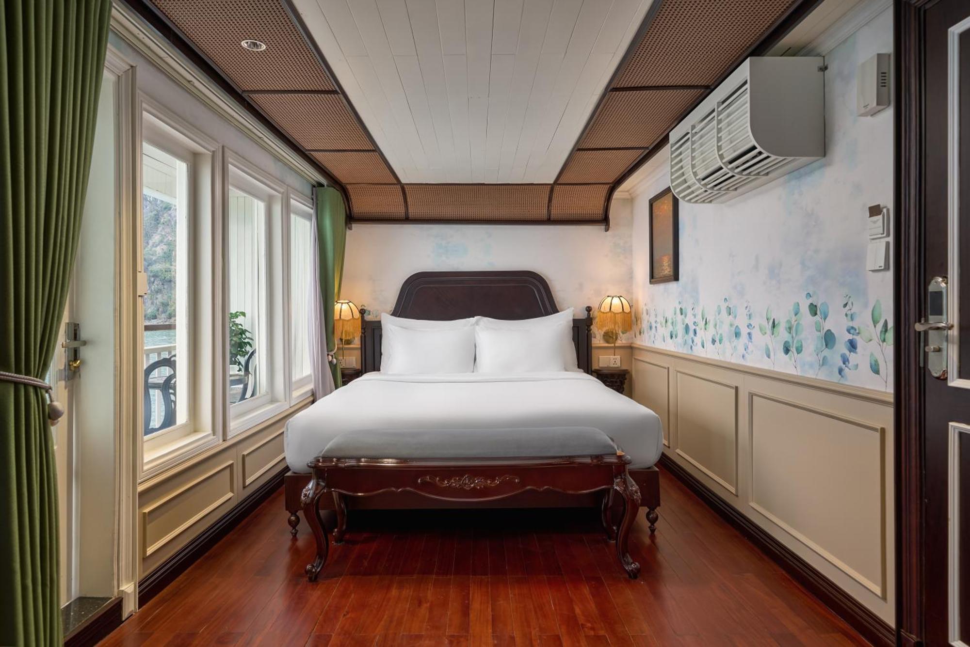 Signature Royal Halong Cruise Ha Long Exteriör bild