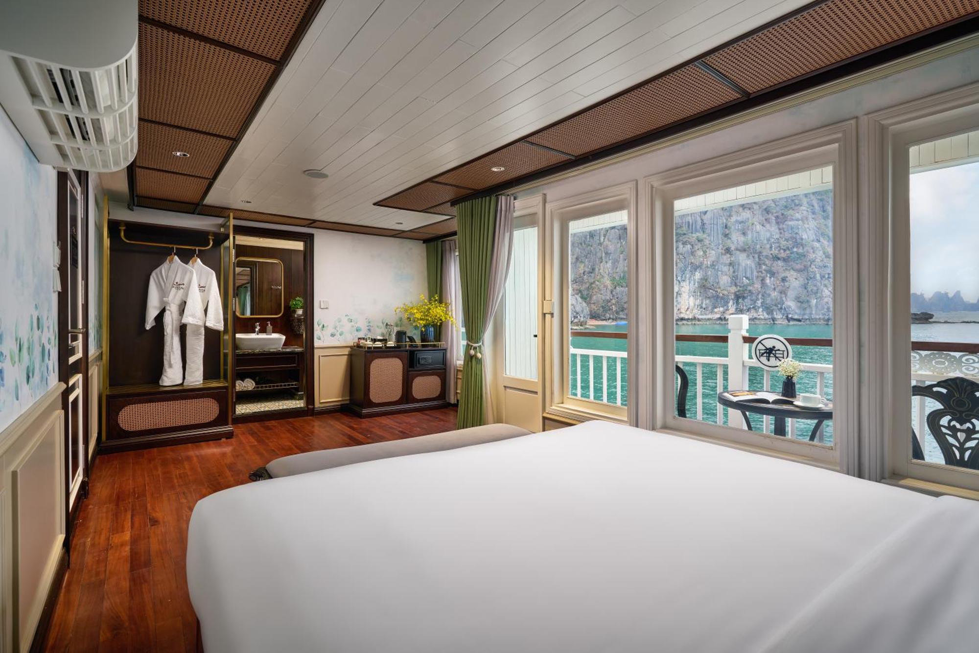 Signature Royal Halong Cruise Ha Long Exteriör bild