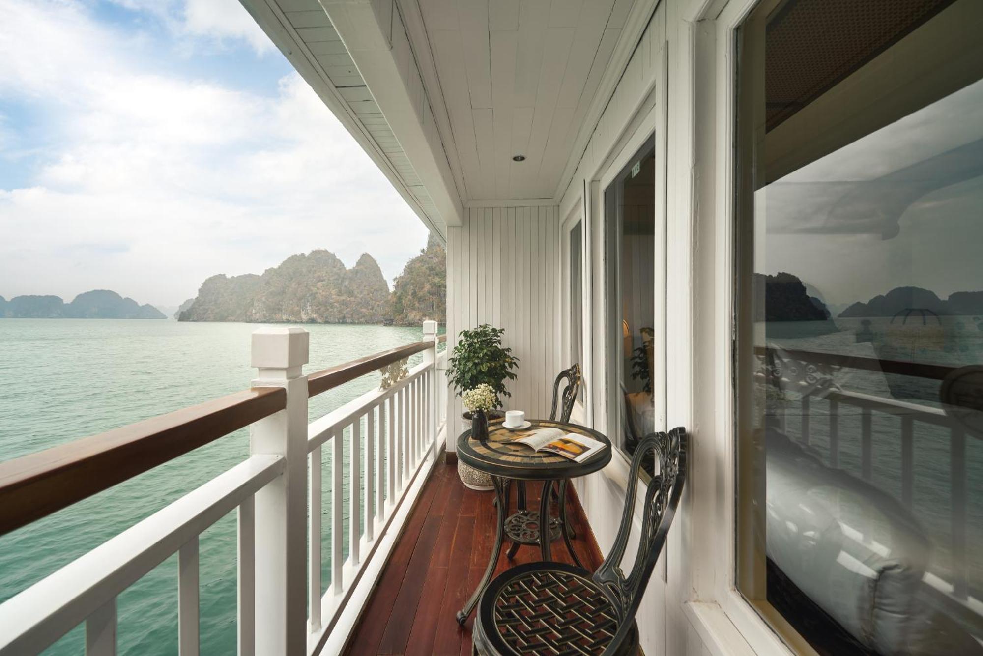 Signature Royal Halong Cruise Ha Long Exteriör bild