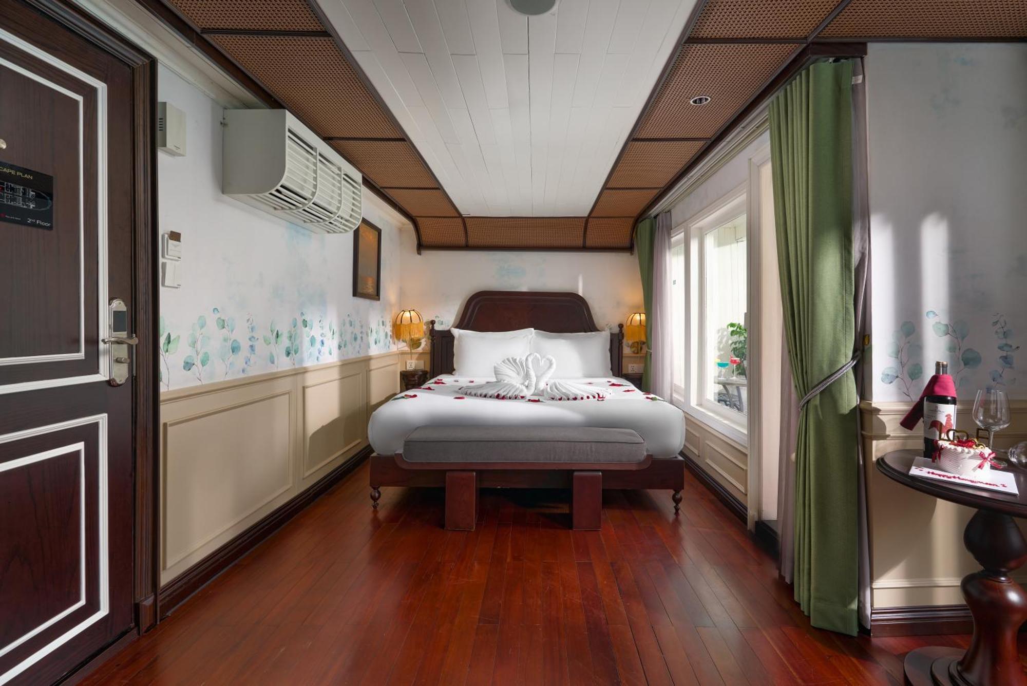 Signature Royal Halong Cruise Ha Long Exteriör bild