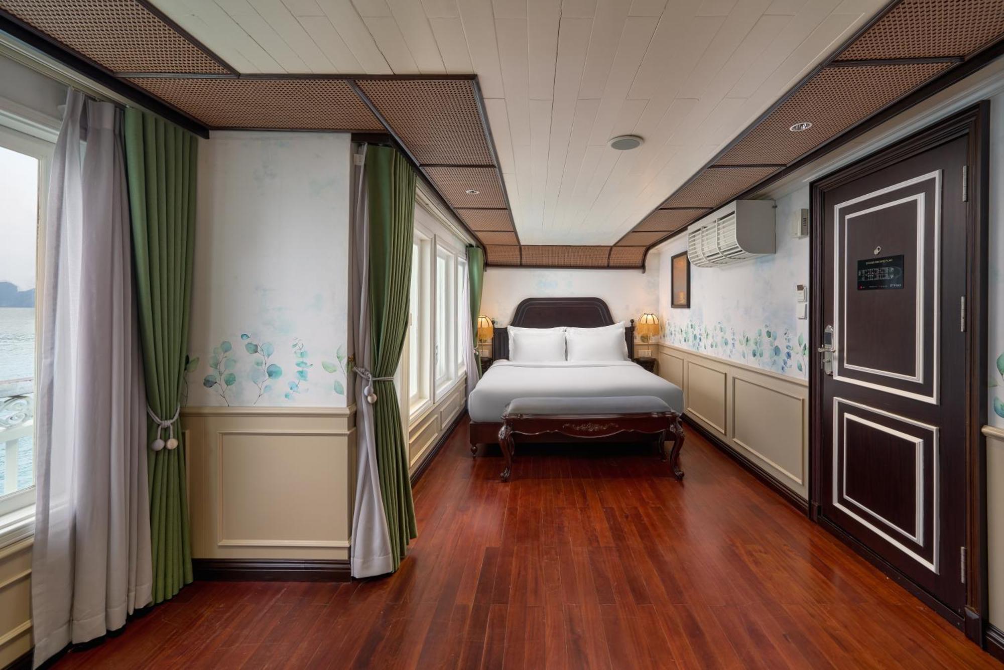 Signature Royal Halong Cruise Ha Long Exteriör bild