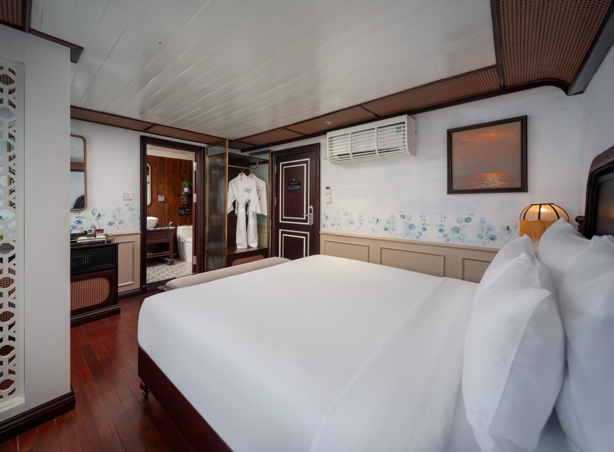 Signature Royal Halong Cruise Ha Long Exteriör bild