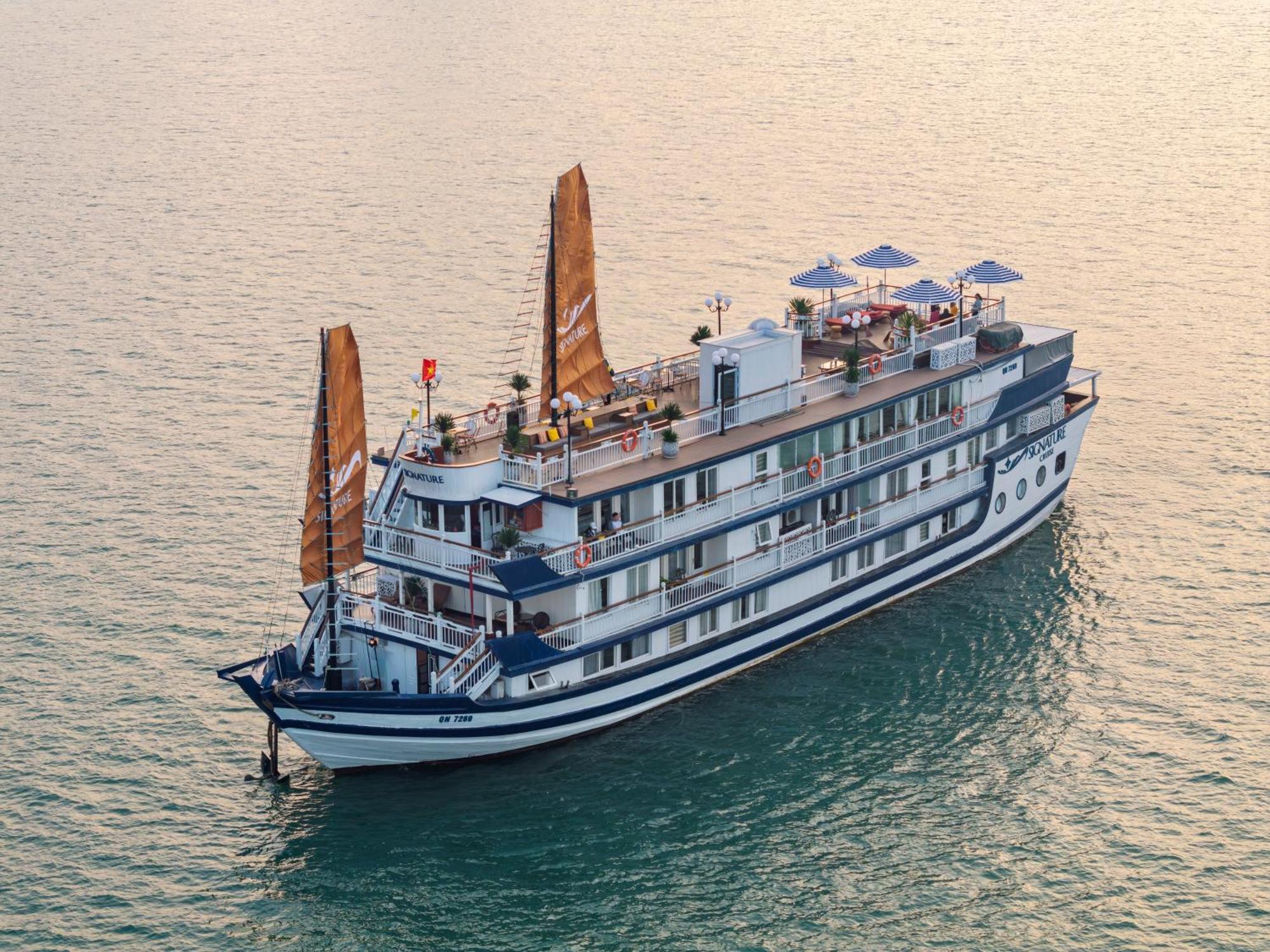 Signature Royal Halong Cruise Ha Long Exteriör bild
