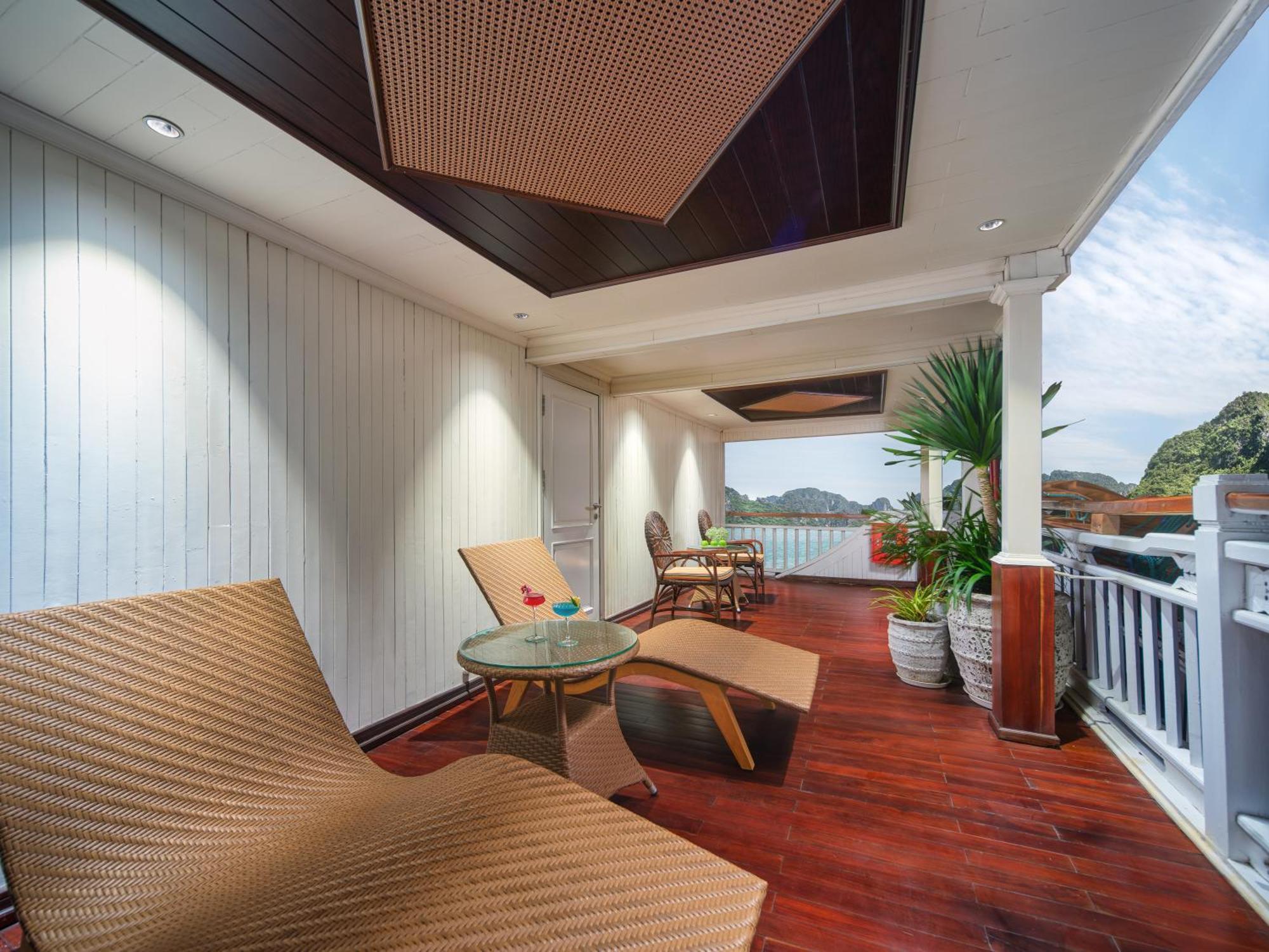 Signature Royal Halong Cruise Ha Long Exteriör bild