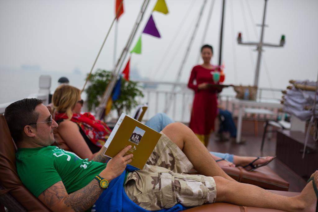 Signature Royal Halong Cruise Ha Long Exteriör bild