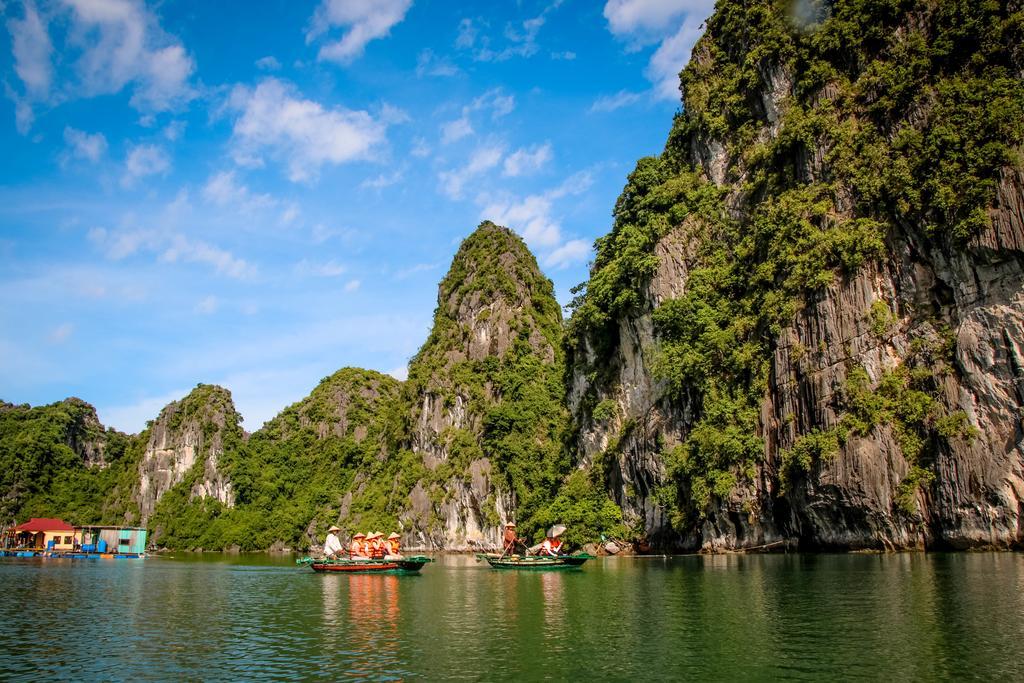 Signature Royal Halong Cruise Ha Long Exteriör bild