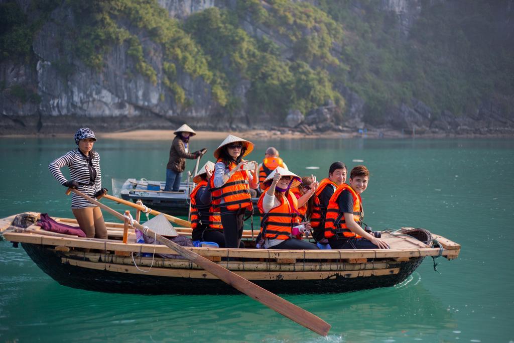 Signature Royal Halong Cruise Ha Long Exteriör bild