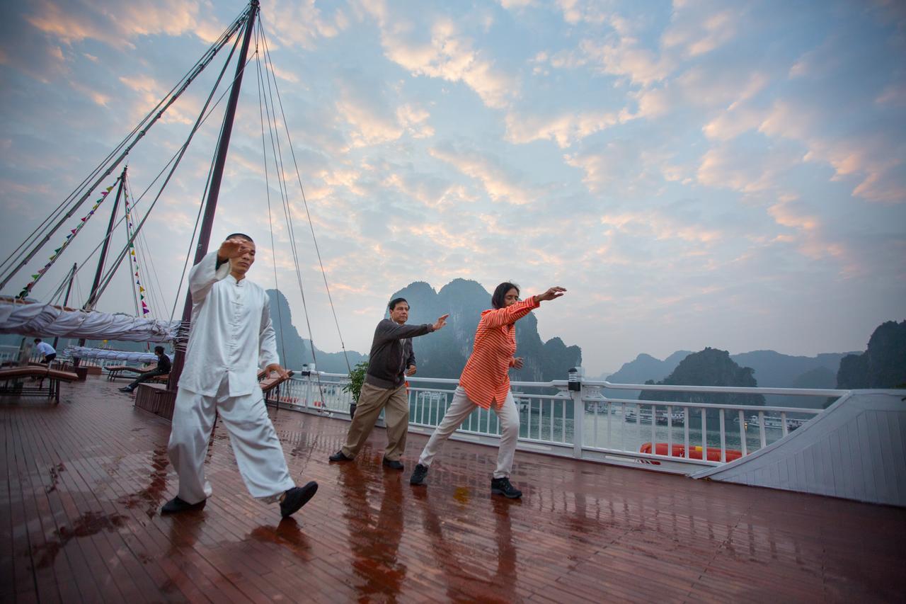 Signature Royal Halong Cruise Ha Long Exteriör bild