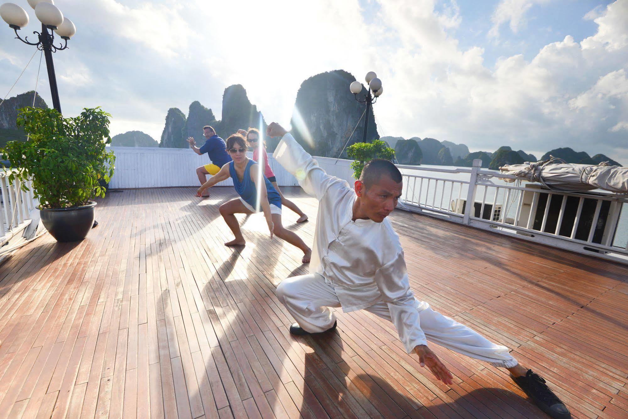 Signature Royal Halong Cruise Ha Long Exteriör bild